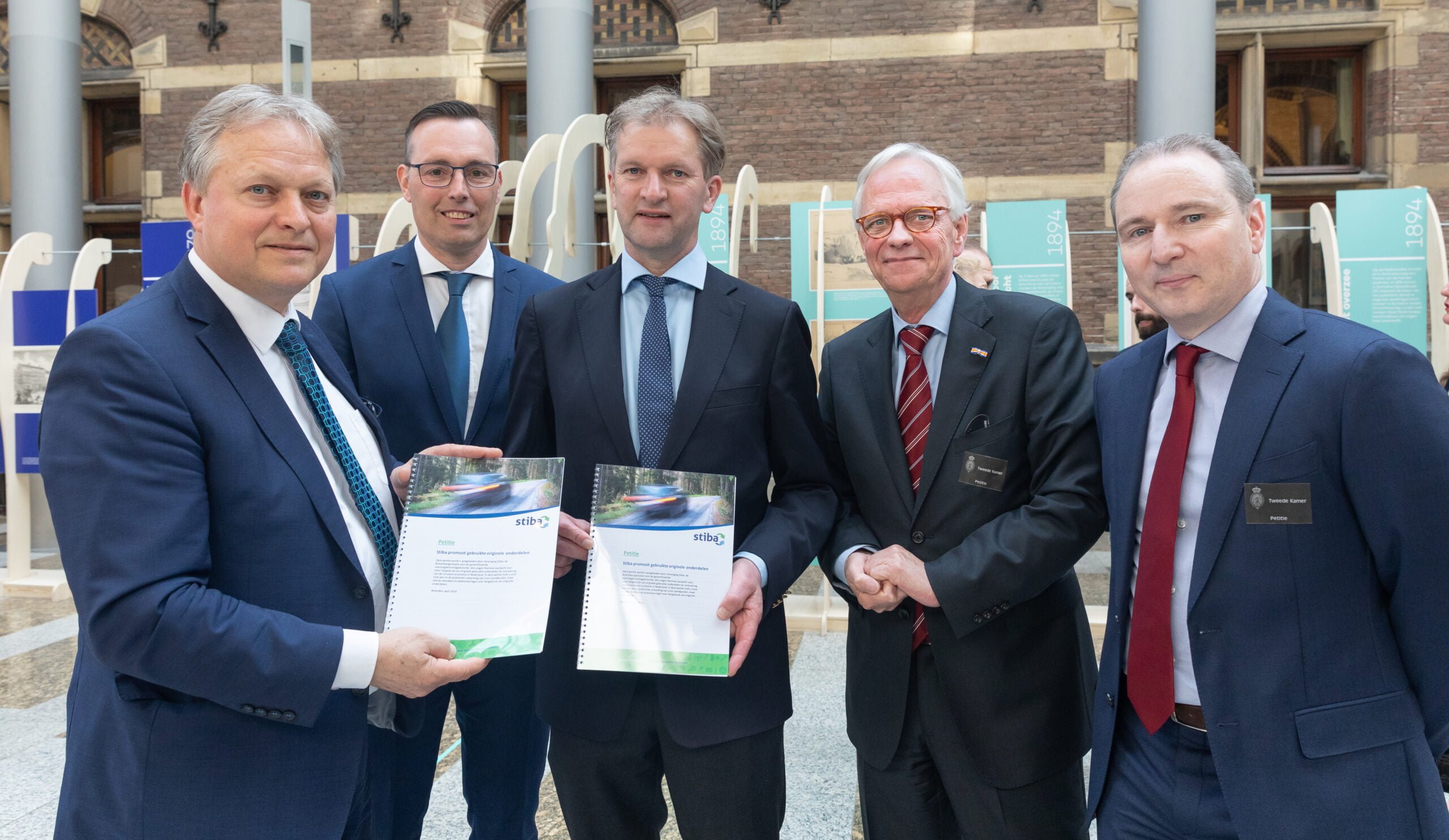 Aanbieden petitie Tweede Kamerleden
